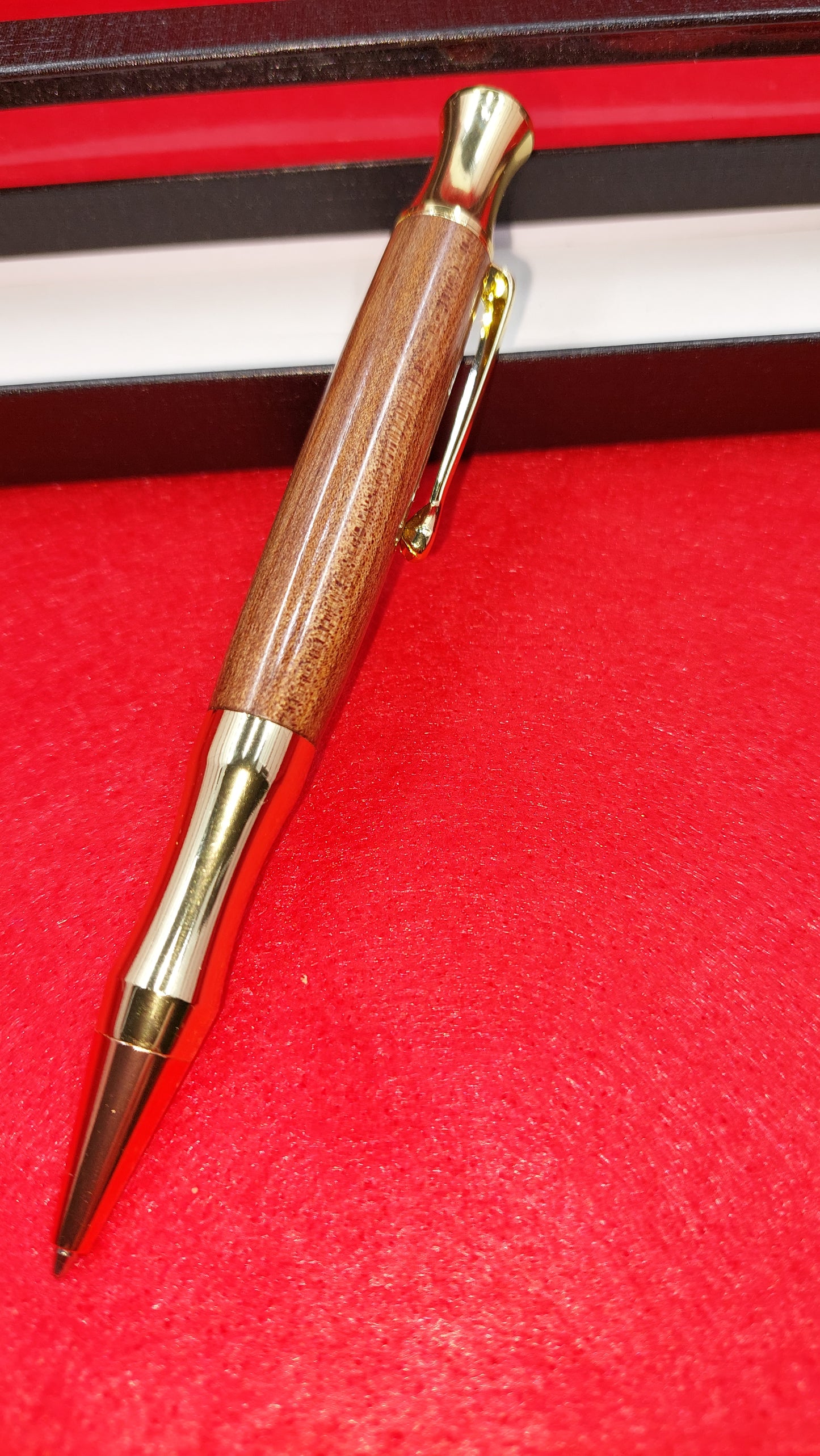 Fine Golden Rata Pen